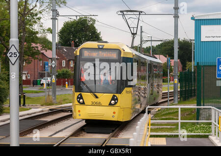 Stadt von Manchester Metrolink tram an der Shadowcross Station in der Nähe von Manchester Flughafen. Stockfoto