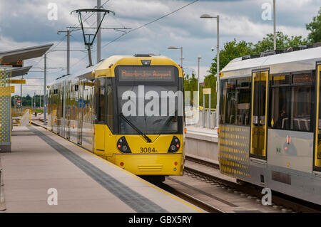 Stadt von Manchester Metrolink tram an der Shadowcross Station in der Nähe von Manchester Flughafen. Stockfoto