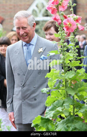 Prince Of Wales besucht St. Pancras Armenhäuser Stockfoto