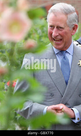 Prince Of Wales besucht St. Pancras Armenhäuser Stockfoto