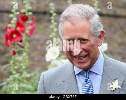 Prince Of Wales besucht St. Pancras Armenhäuser Stockfoto