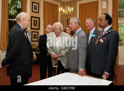 Prince Of Wales besucht St. Pancras Armenhäuser Stockfoto