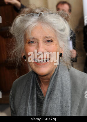 Phyllida Law kommt zur Sommerparty von HarperCollins im Victoria and Albert Museum im Südwesten Londons. Stockfoto