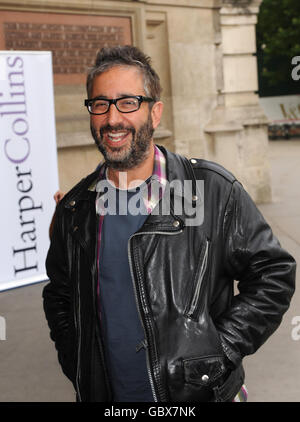 David Baddiel kommt zur Sommerparty von HarperCollins im Victoria and Albert Museum im Südwesten Londons. Stockfoto