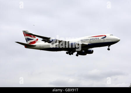 General Stock - Flugzeuge - Flughafen Heathrow. Eine Boeing 747 von British Airways landet am Flughafen Heathrow in Middlesex Stockfoto