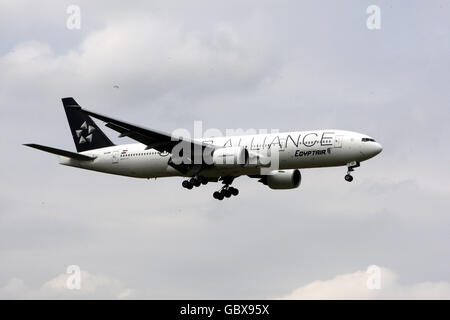 Allgemeine Lager - Flugzeuge - Heathrow Flughafen Stockfoto