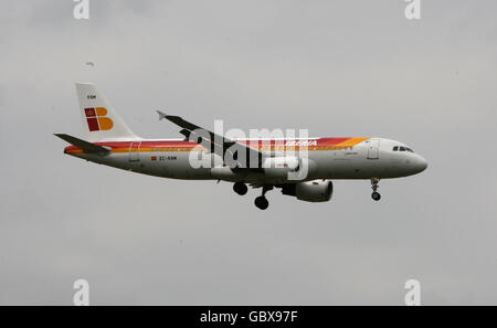 Allgemeine Lager - Flugzeuge - Heathrow Flughafen Stockfoto