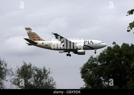 Allgemeine Lager - Flugzeuge - Heathrow Flughafen Stockfoto