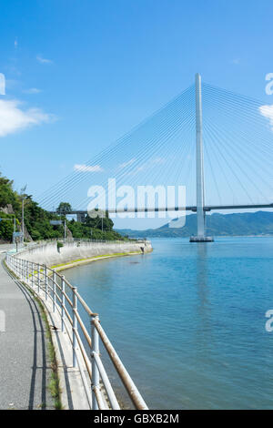 Tatara Brücke verbindet die Inseln Omishima und Ikuchi in der Seto-Inlandsee zwischen Honshu und Shikoku. Stockfoto