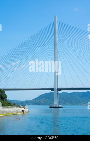 Tatara Brücke verbindet die Inseln Omishima und Ikuchi in der Seto-Inlandsee zwischen Honshu und Shikoku. Stockfoto