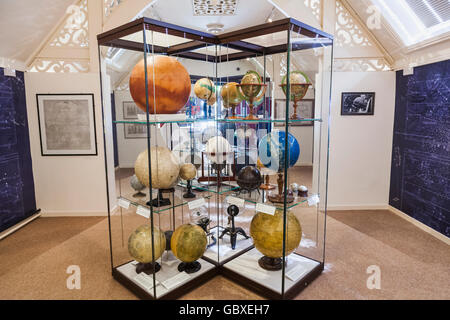 England, Cambridgeshire, Cambridge, Whipple Museum of the History of Science, Anzeige der historische Globen Stockfoto