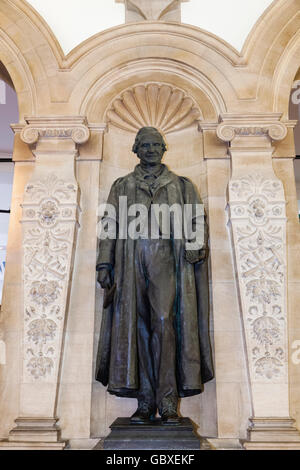 England, Cambridgeshire, Cambridge, Sedgwick Museum of Earth Sciences, Statue von Adam Sedgwick Stockfoto