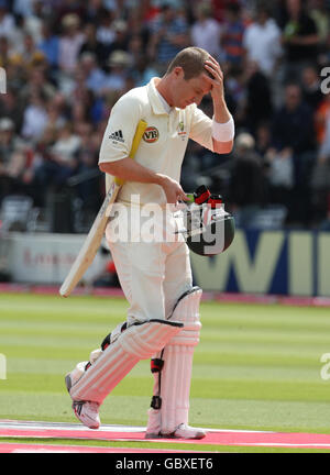 Der Australier Brad Haddin geht los, nachdem er am fünften Tag des zweiten npower-Test-Spiels in Lord's, London, sein Wicket verloren hat. Stockfoto