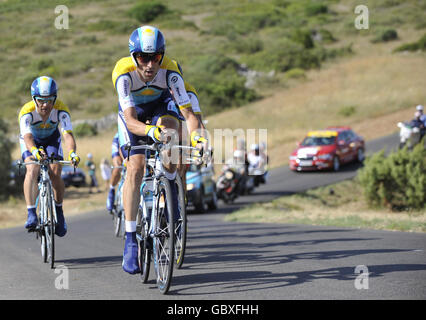 Team Astana im Team Time Trial während der vierten Etappe der Tour de France in Montpellier, Frankreich. Stockfoto