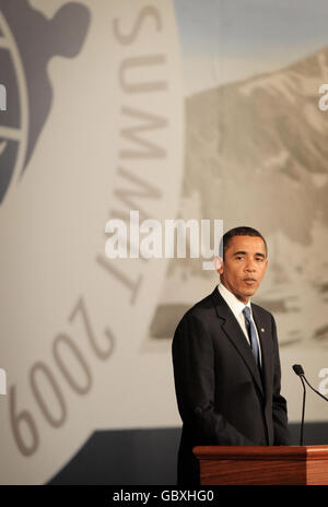 Präsident Barack Obama spricht nach dem Treffen des großen Wirtschaftsforums auf dem G8-Gipfel in L'Aquilla zu den Delegierten über CO2-Abscheidung. Stockfoto