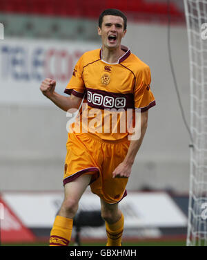 Motherwell's Jamie Murphy feiert, nachdem er während des Europa League Qualifying, Second Leg bei Parc y Scarlets, Llanelli, das heisses Tor gegen Llanelli erzielte. Stockfoto