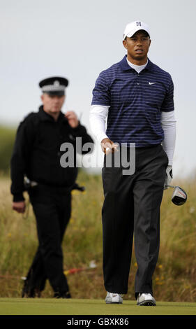 US's Tiger Woods schaut während der Übungsrunde im Turnberry Golf Club, Ayrshire, auf. Stockfoto