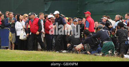 Der US-amerikanische Tiger Woods kommt bei der ersten Runde der Open Championship 2009 im Turnberry Golf Club, Ayrshire, auf den ersten Platz. Stockfoto