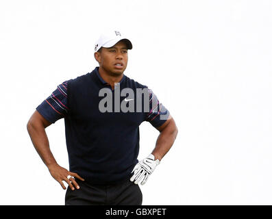 Die USA Tiger Woods sieht in der ersten Runde der Open Championship 2009 im Turnberry Golf Club, Ayrshire, niedergeschlagen aus. Stockfoto