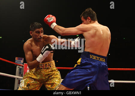 Boxen - WBA Light-welterweight Titel - Amir Khan V Andreas Kotelnik - MEN Arena. Amir Khan im Einsatz gegen Andreas Kotelnik während der WBA-Leichtweltgewichtstitellauf in der MEN Arena, Manchester. Stockfoto