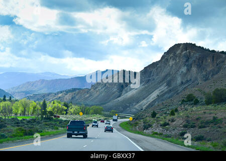 Fahrt auf der Interstate 70 von Denver nach Utah, vorbei an den Rocky Mountains Stockfoto