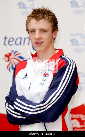 Das britische Jugendteam Swimmer Grant Halsall bereitet sich auf die Reise zum bevorstehenden European Youth Olympic Festival in Tampere in Finnland vor. DRÜCKEN Sie VERBANDSFOTO. Bilddatum: Freitag, 17. Juli 2009. Photo Credit sollte lauten: Steve Parsons/PA Wire Stockfoto