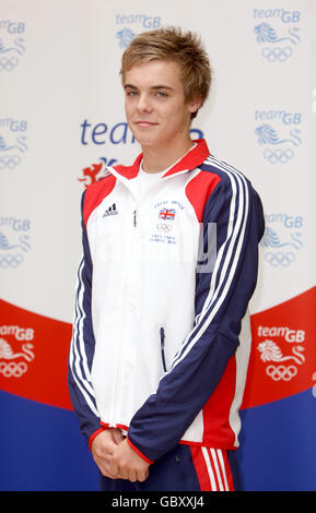 Das britische Jugendteam Swimmer Samuel Straughan bereitet sich auf die Reise zum bevorstehenden European Youth Olympic Festival in Tampere in Finnland vor. DRÜCKEN Sie VERBANDSFOTO. Bilddatum: Freitag, 17. Juli 2009. Photo Credit sollte lauten: Steve Parsons/PA Wire Stockfoto