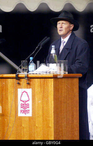 Geoffrey boykottiert beim Brian Clough Gedenkgottesdienst im Pride Park, der Heimat von Derby County Stockfoto