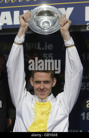 Pferderennen - Galway Summer Festival - Tag Drei - Galway. Andrew McNamara Jockey von Ballyholland nach dem Gewinn der William Hill Galway Plate während des Sommerfestivals auf der Galway Racecourse, Galway. Stockfoto