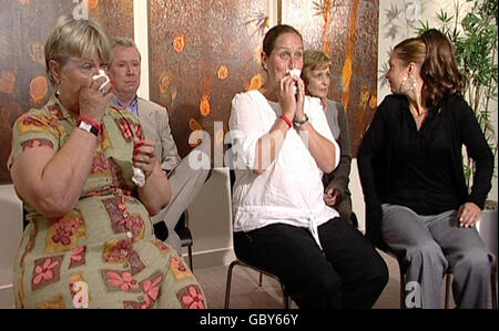 Videoaufnahme von (von links nach rechts) Pauline Sweeney, Francis Sweeney, Roseleen McMenemy, Helen MacLachlan und Hailey Williams bei einer Pressekonferenz in London für die Familien der Geiseln im Irak. Stockfoto