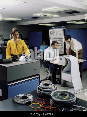 Büro, Computer, elektronische Datenverarbeitung bei IBM, Hamburg, Deutschland, 1969, zusätzliche-Rechte-Clearences-nicht vorhanden Stockfoto