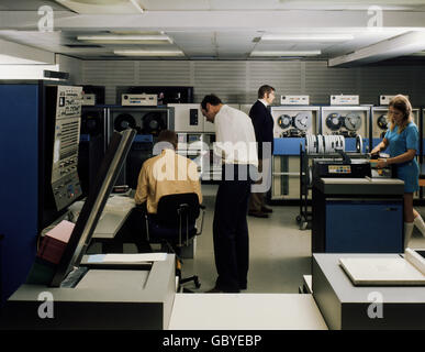 Büro, Computer, elektronische Datenverarbeitung bei IBM, Hamburg, Deutschland, 1969, zusätzliche-Rechte-Clearences-nicht vorhanden Stockfoto