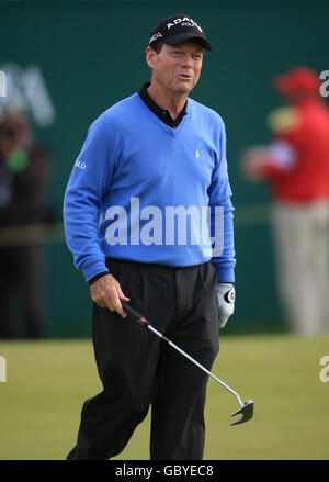 Golf - The Open Championship 2009 - Round Four - Turnberry Golf Club. Der US-Amerikaner Tom Watson steigt in das 18. Grün ein Stockfoto