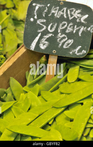 Schiffsentwurf Erbsen (Pisum Sativum var. Arvense), La Boqueria-Markt, Barcelona, Katalonien, Spanien. Stockfoto