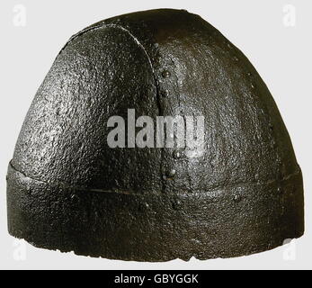 Waffen, Helme, Helm aus dem 5./6. Jh., Höhe 16 cm, gefunden in einem Fluss zu bekämpfen, Stockfoto