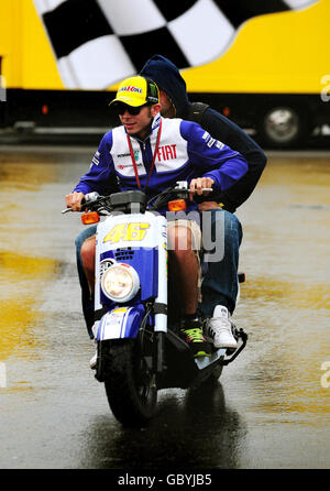 Valentino Rossi im Fahrerlager während des Grand Prix von Großbritannien im Donington Park, Castle Donington. Stockfoto