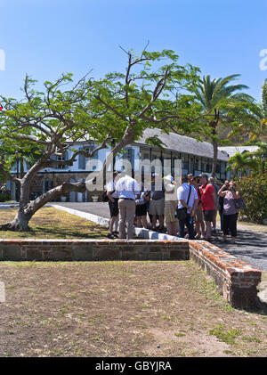 dh Nelsons Dockyard ANTIGUA Karibik Tour Guide bei English Harbour Museum historische Westindischen Marinedocks Stockfoto