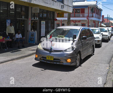 dh St Johns ANTIGUA Karibik lokalen Taxi in Haupt Straße Saint Johns Stockfoto