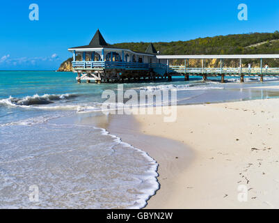 dh Dickenson Bay Beach ANTIGUA Karibik Küste Warri Pier Restaurant West Indies Stockfoto