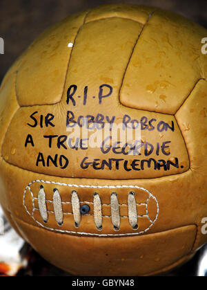 Fußball - Sir Bobby Robson Tribute - St James' Park Stockfoto