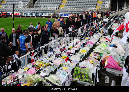 Fußball - Sir Bobby Robson Tribute - St James' Park Stockfoto