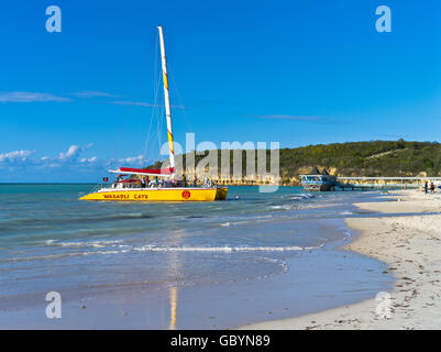 Dh Dickenson Bay ANTIGUA KARIBIK Wadadli Katzen Katamarane Bootstouren an Land kommen Katamaran Stockfoto