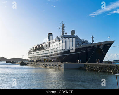 dh-Kreuzfahrt Schiffen CARIBBEAN Marco Polo Kreuzfahrt Schiffsbug in Port St. Johns Antigua festgemacht Stockfoto