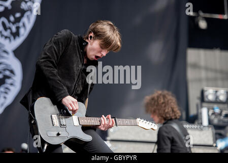 Wrexham, UK. 2. Juli 2016. Wels und The Bottlemen Höchstleistungen Glyndwr University Racecourse, Wrexham, die Unterstützung der Stereopho Stockfoto