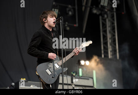 Wrexham, UK. 2. Juli 2016. Wels und The Bottlemen Höchstleistungen Glyndwr University Racecourse, Wrexham, die Unterstützung der Stereopho Stockfoto