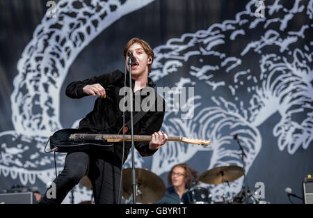 Wrexham, UK. 2. Juli 2016. Wels und The Bottlemen Höchstleistungen Glyndwr University Racecourse, Wrexham, die Unterstützung der Stereopho Stockfoto