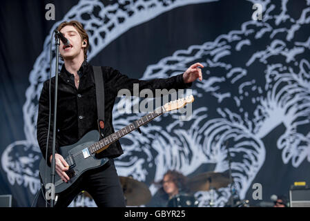 Wrexham, UK. 2. Juli 2016. Wels und The Bottlemen Höchstleistungen Glyndwr University Racecourse, Wrexham, die Unterstützung der Stereopho Stockfoto