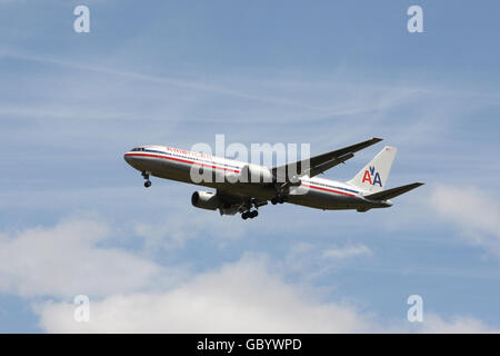 Eine Boeing 767 von American Airlines landet am Flughafen Heathrow, Middlesex. DRÜCKEN Sie VERBANDSFOTO. Bilddatum: Montag, 20. Juli 2009. Photo Credit sollte lauten: Steve Parsons/PA Wire Stockfoto