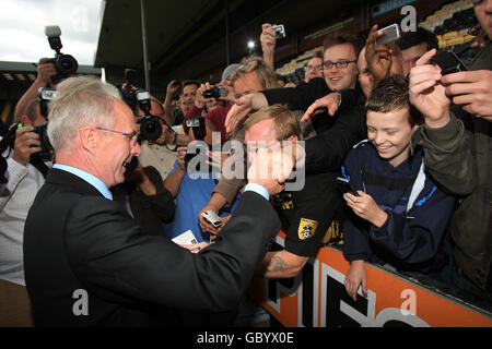 Fußball - Coca-Cola Football League Two - Notts County Pressekonferenz - Sven Goran Eriksson Ankündigung - Meadow Lane. Sven Goran Eriksson, der neue Fußballdirektor von Notts County, trifft die Fans Stockfoto