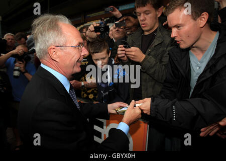 Der neue Fußballdirektor von Notts County, Sven Goran Eriksson, trifft sich Die Lüfter Stockfoto